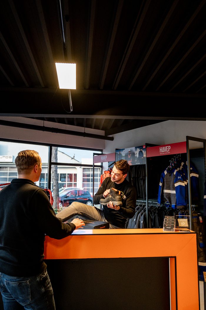 Klantcontact aan de balie bij Werkgoed